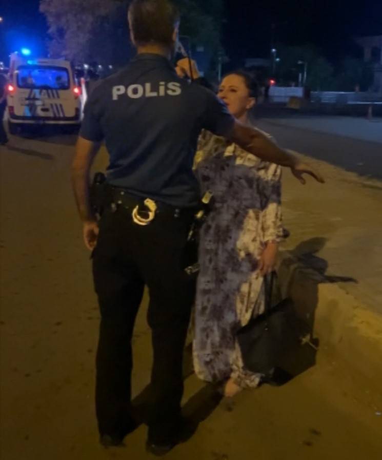 Konya yolunda hareketli dakikalar! Polisin anne ve kızı ile zor anları 8